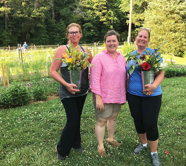 customers-cut-their-own-flowers-curiosity-farm-north