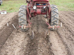 Tractor Hilling