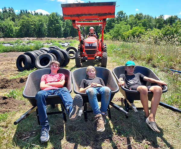 developing-youth-farm-team-members