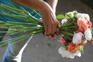 Erin Benzakein making bridal bouquet